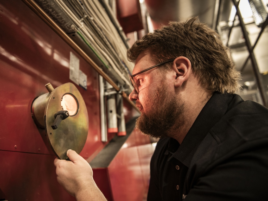 Fjärrvärme framställs av biobränsle och är en förnybar energikälla