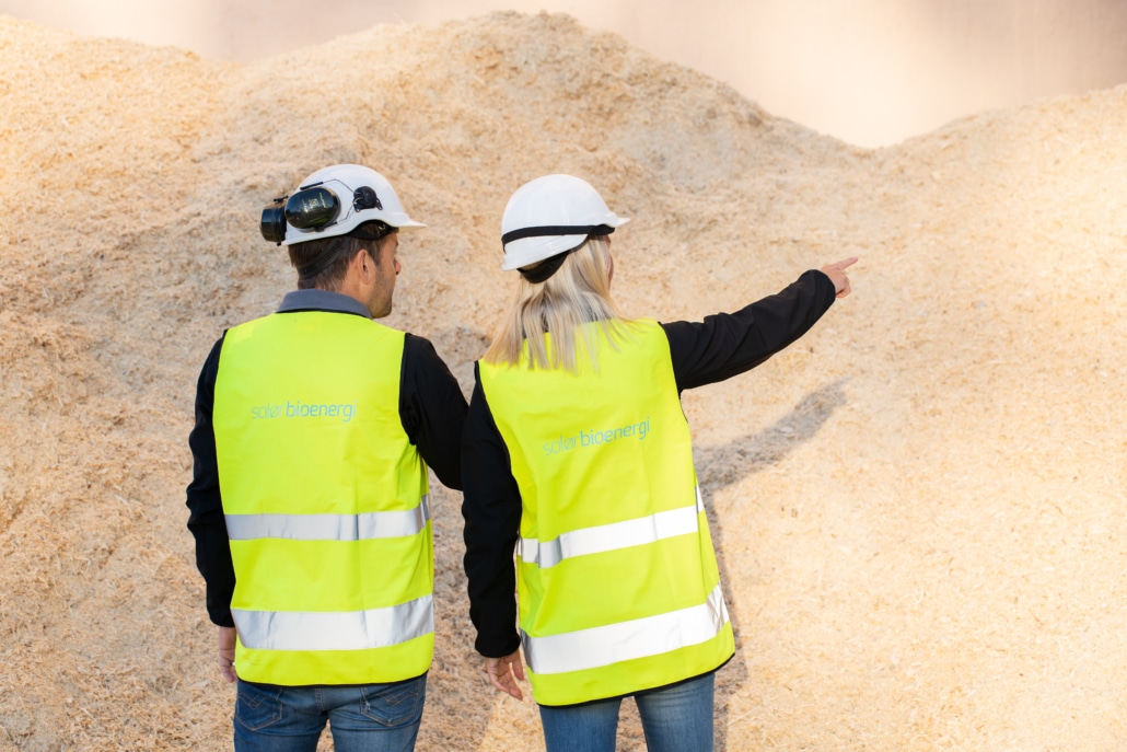 Fjärrvärme framställs av biobränsle och är en förnybar energikälla